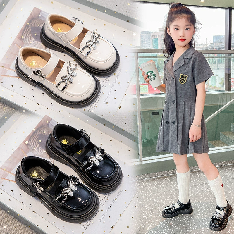 Новая маленькая кожаная обувь для девочек