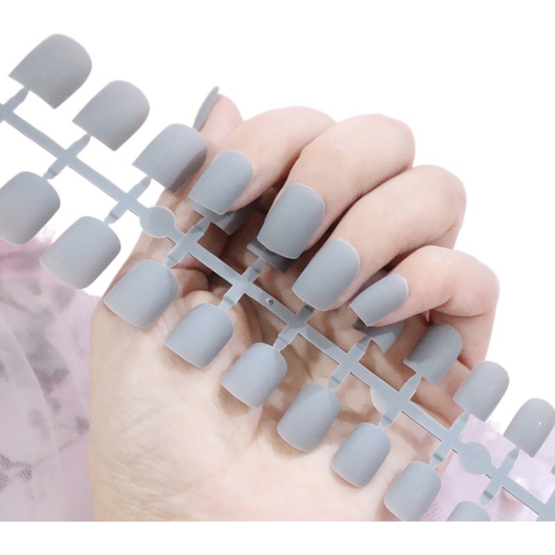 Venta directa de fábrica de puntas de uñas cortas, planas y mate, puntas de uñas terminadas en paquete multicolor, pegatinas de uñas postizas mate.