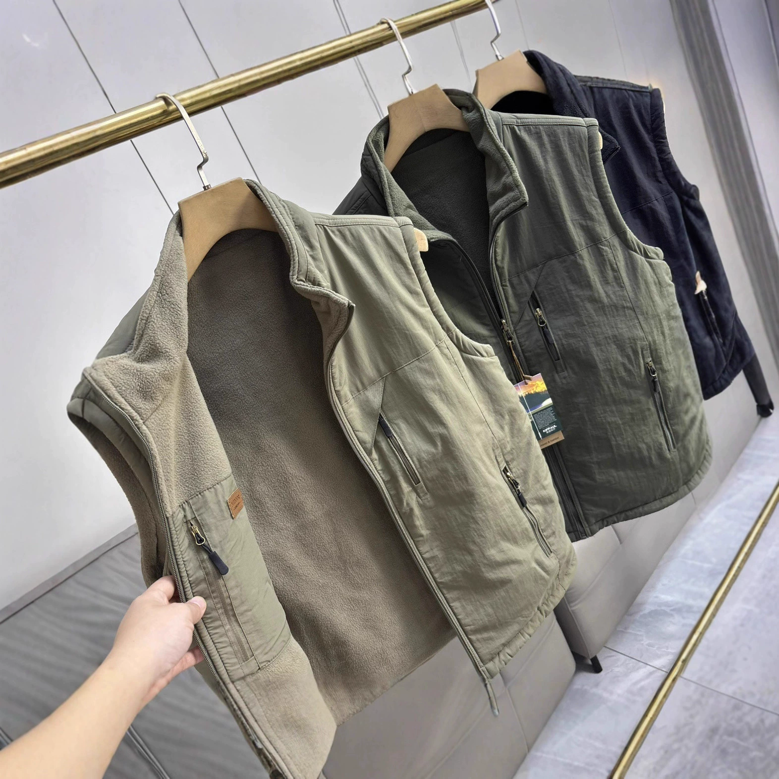 双面穿！户外防水+摇粒绒 外贸男装秋冬纯色多口袋立领马甲外套