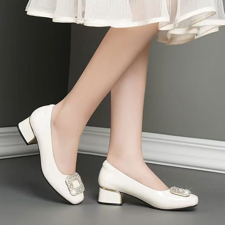 2025 otoño casuales diamante cuadrado botón esmalte de cuero coreano trabajo profesional zapatos de cuero de mujer de talón grueso redondo zapatos de cuero suave