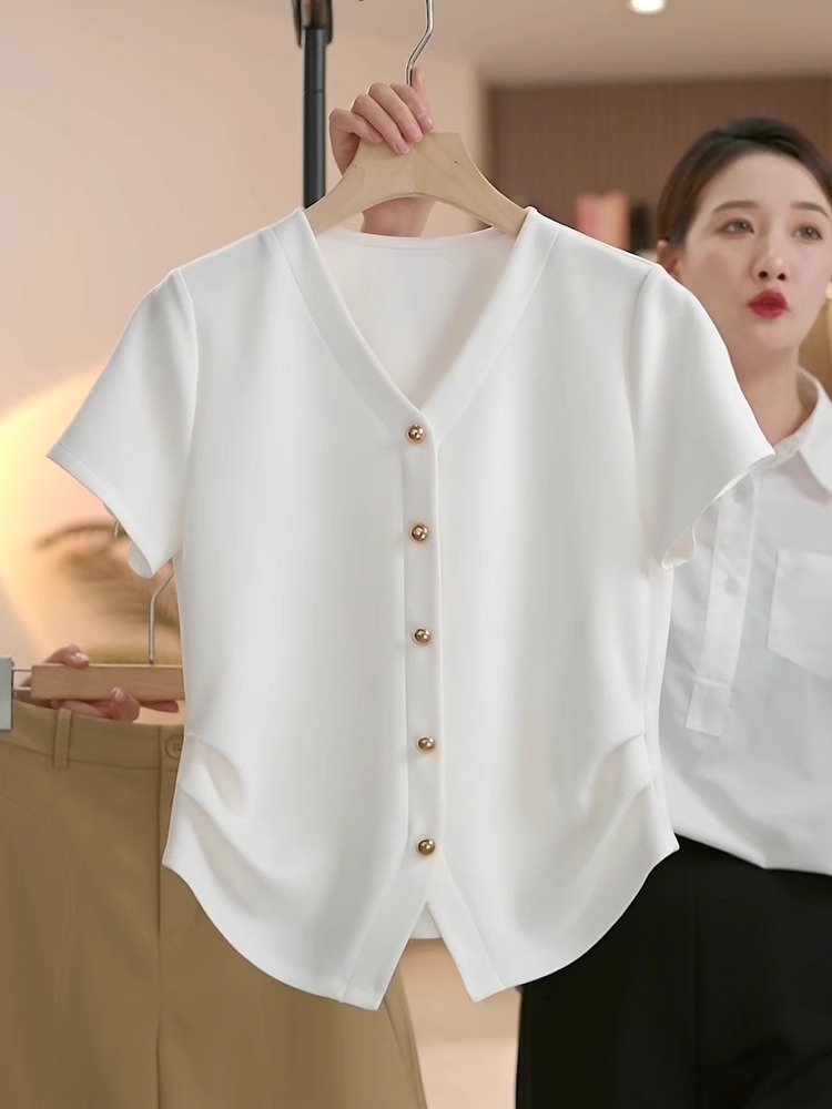 Áo thun nữ ngắn tay cổ chữ V tôn dáng — Màu đen