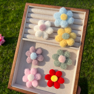 Cute plush six-petal flower brooch, sweet girly heart, simple and versatile clothing accessories, bags, shoes, pins and accessories