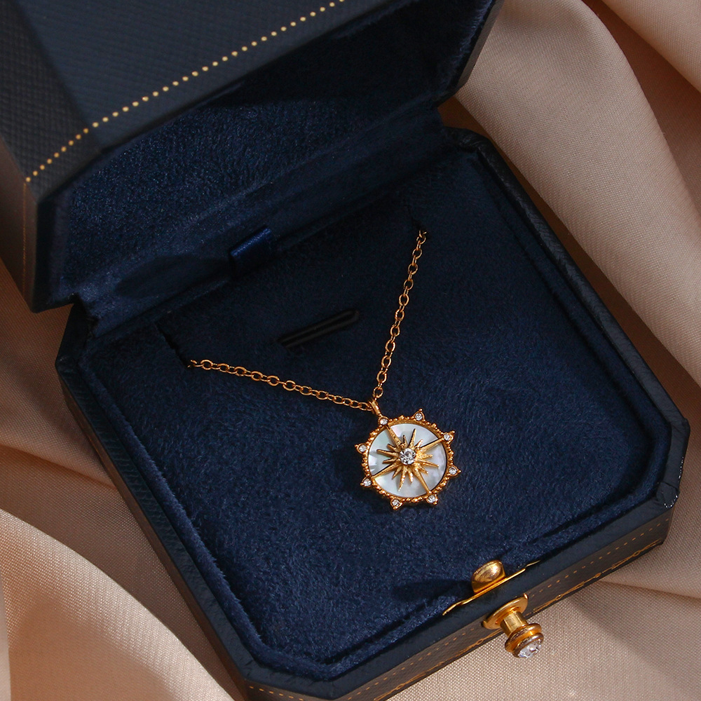 Necklace Image 7