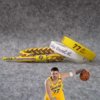 Баскетбольный браслет Lakers № 77 Doncic + фирменный спортивный браслет из трех частей, силиконовый браслет, аксессуары для фанатов