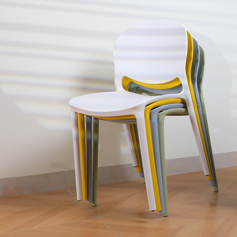 Nordic moda plástico comedor silla hogar respaldo silla apilable silla leche té tienda mesa y silla oficina negociación ocio