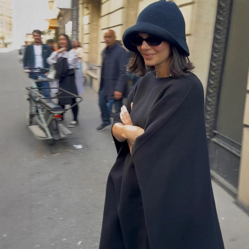 Kendall Jenner Style Pullover Design Double-Sided Wool Cape Coat Black Loose Elegant Women's Jacket