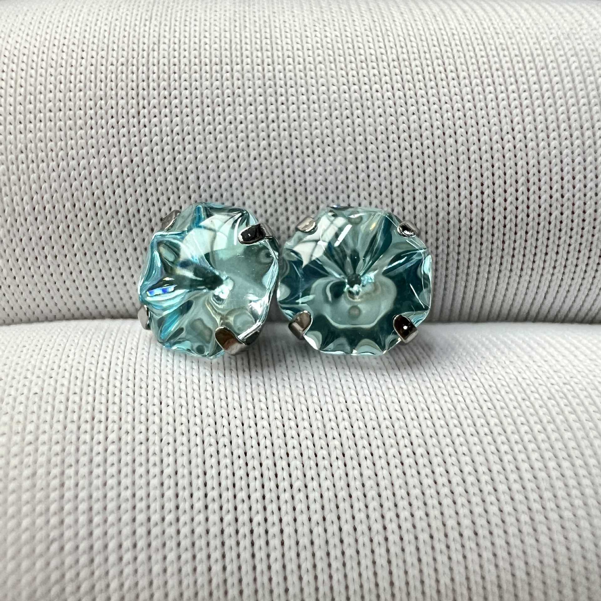 Pointed titanium steel lip stud product view