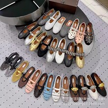 �����䵥ЬŮʱ���ο���Ƥһ�ֿ�ƽ�װ���Ь͸��ʱ�аٴ�ǳ��ŮЬ