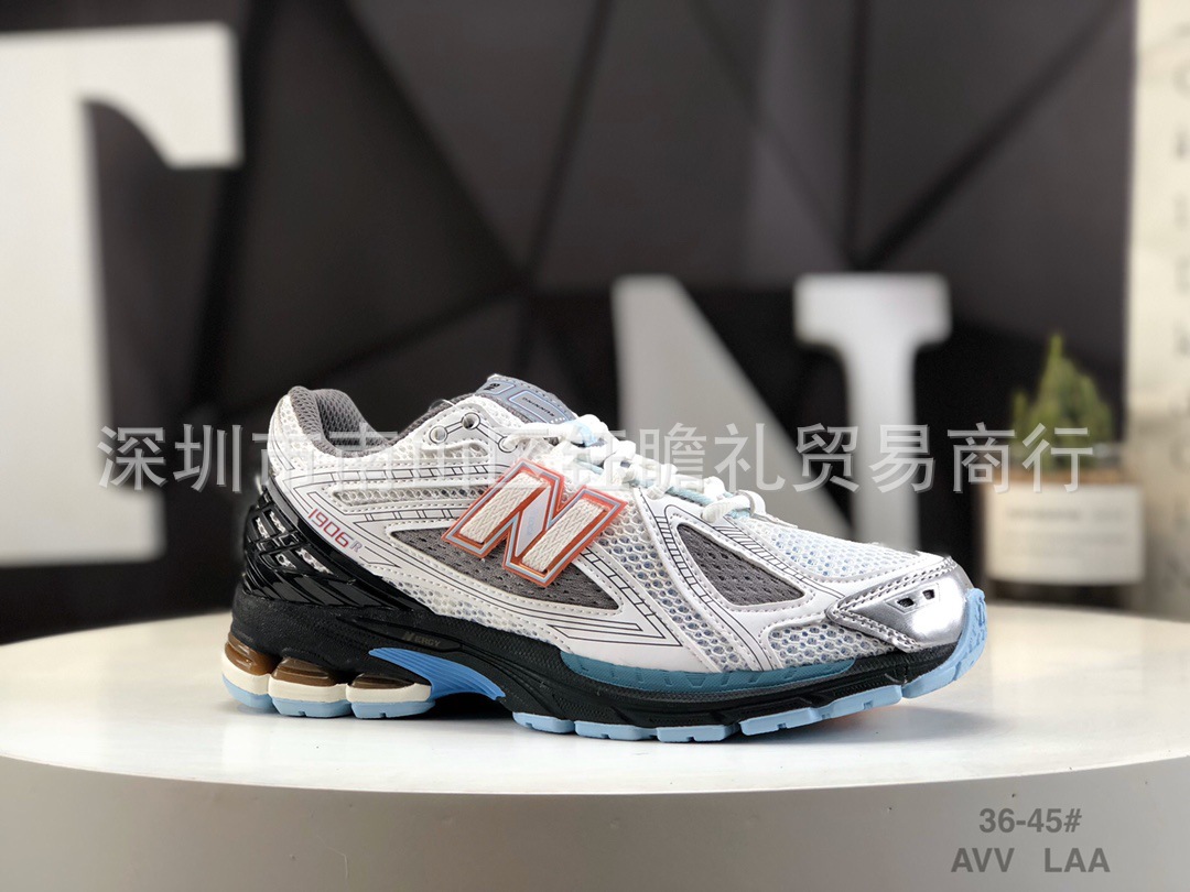 흰색 검정색 빨간색