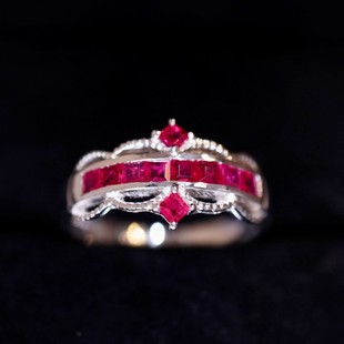 Fubei Diamond Jewelry 18K Gold Inlaid Ruby ​​Ring Pigeon Blood Red with South African Diamond Main Stone 0.61 Carat