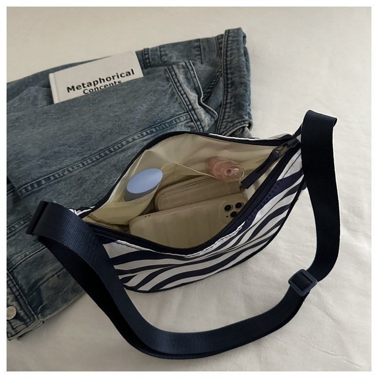 2025 Korean-style laid-back crossbody bag new versatile commuting dumpling bag, large-capacity commuting single-shoulder bag for women undefined