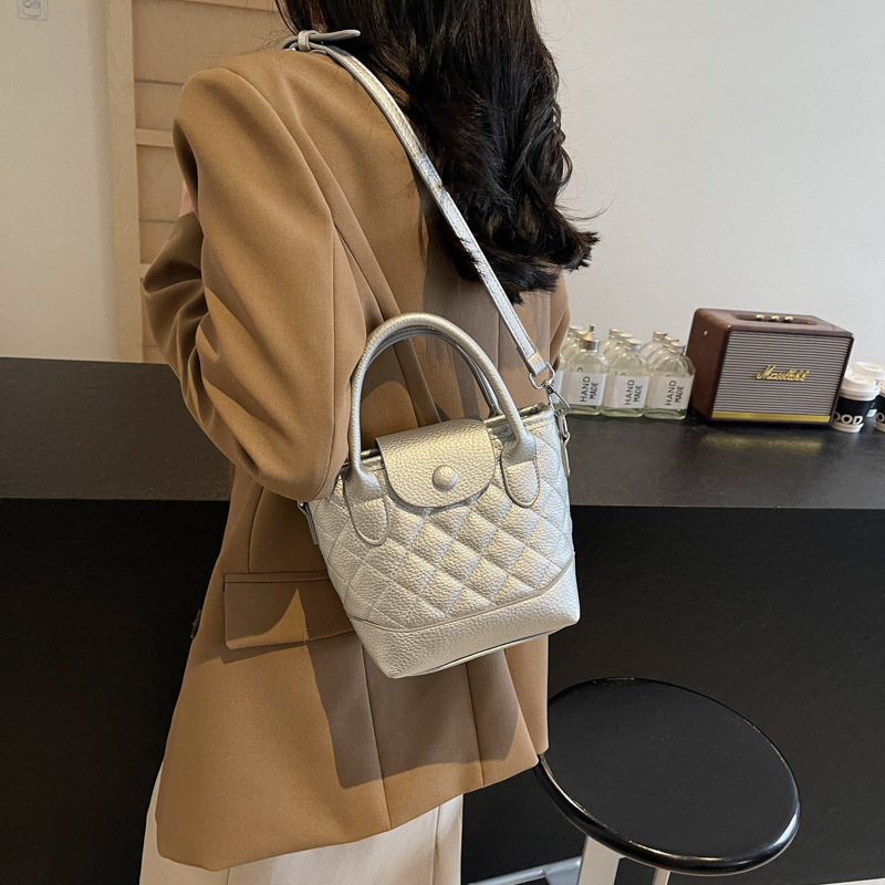 Bolso de textura transfronteriza 2025 verano nuevo bolso femenino retro pequeño bolso de hombro de fragancia bolso de mensajero de hilo bordado de diamantes