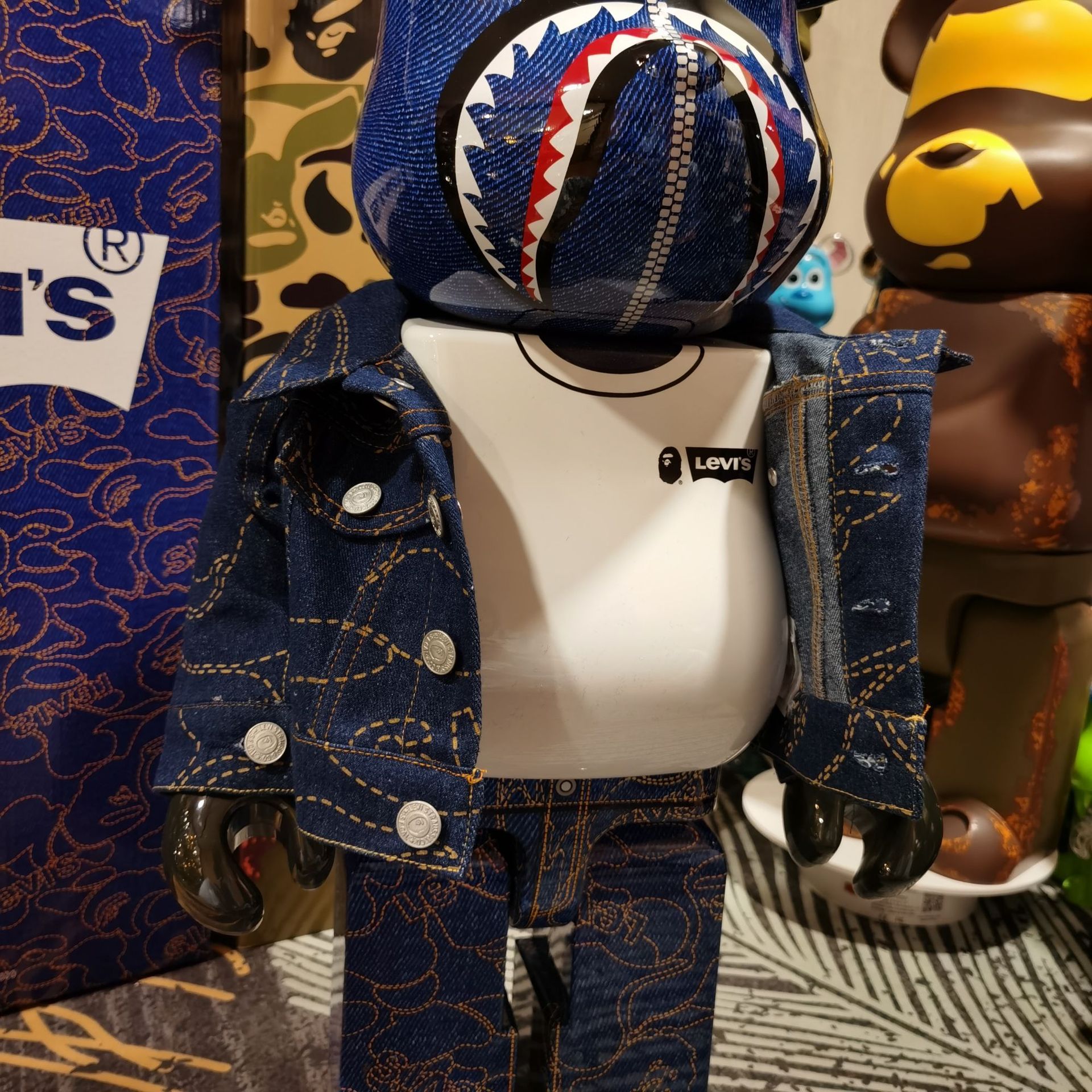 BEARBRICK1000 폭력적인 곰 LEVI의 NIUZI LVS 곰 왕 위장 공동 패션 장식품 선물
