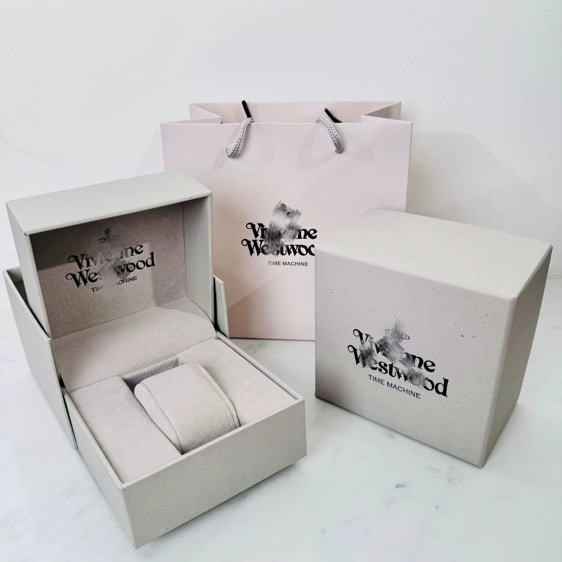 Популярные в Douyin и Red Book часы Vivian VV228 Queen Mother Citizen Fashion Female Performance Products First-hand Products Can be delivered on behalf of others