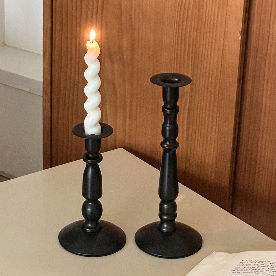 Cross-border ins retro americano candelabro de hierro forjado atmósfera decoración de mesa de comedor columna romana candelabro largo