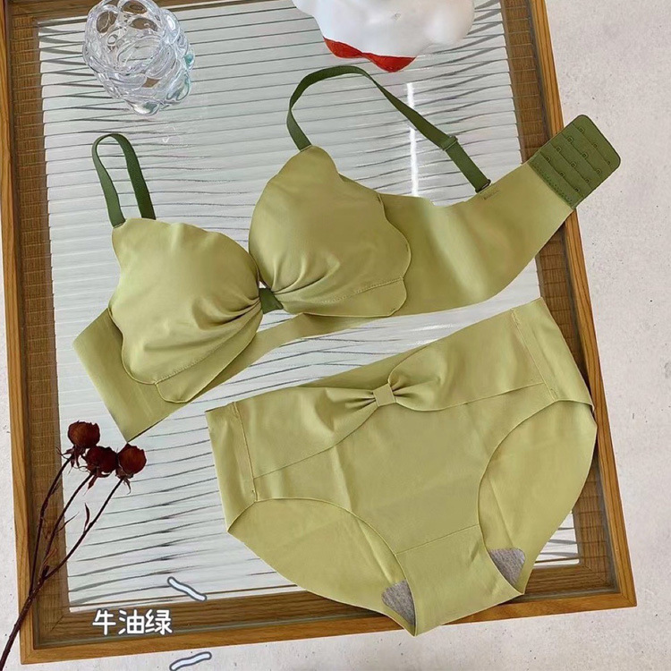 El otoño y el Invierno nuevo color puro de la muchacha las mujeres ropa interior cómoda inalámbrico pequeño pecho lado cierre profundo V empuja hacia arriba el sujetador traje 8282