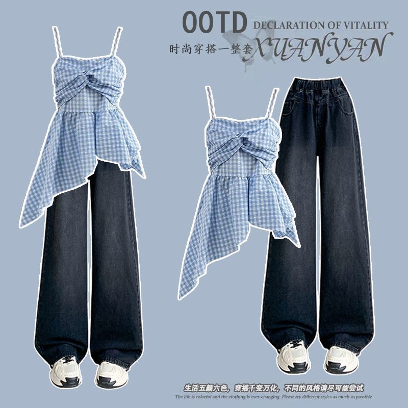Fashionable Outfit # Sweet and Youthful Color-Blocked Plaid Camisole Paired with Black Straight-Leg High-Waisted Jeans for Women. Fashionable Outfit # Sweet and Youthful Color-Blocked Plaid Camisole Paired with Black Straight-Leg High-Waisted Jeans for Women.