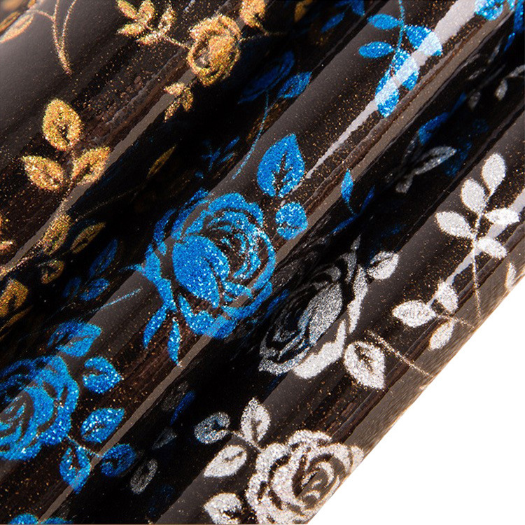 厂家批发黑玫瑰爱心五角星印花PVC金葱粉格利特皮革水晶环保面料