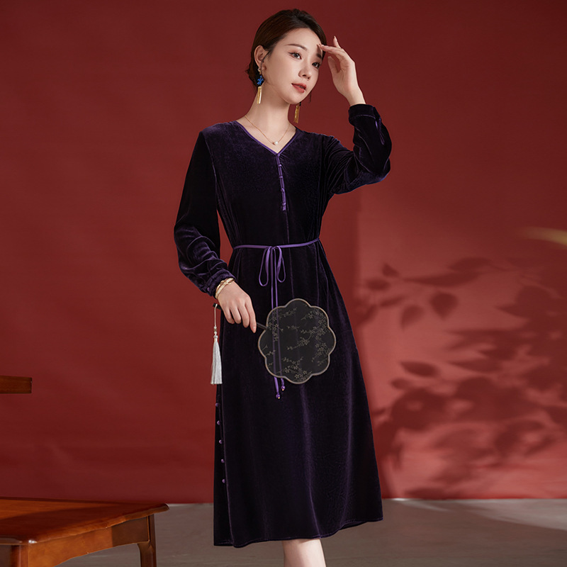 Ink Painting Beauty Artistic Retro V-Neck Elegant Velvet Dress for Mothers, Autumn and Winter Long Sleeve Mid-Length Dress 7998