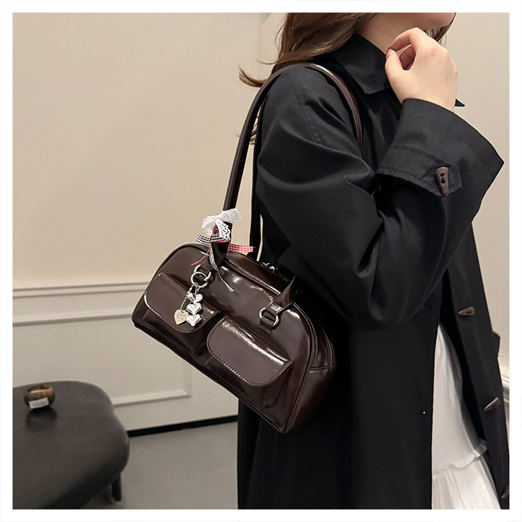 Yunzhen's same style Maillard commuter bag for women, Spring/Summer 2025, retro and versatile single-shoulder bag with large capacity undefined