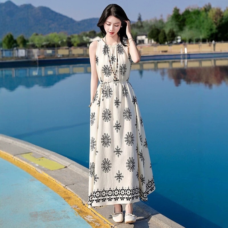 Bohemian Style Halter Neck Printed Cotton and Linen Dress for Women, Summer Vacation Style, High-End Sleeveless Long Dress with a Flared Hem, Slimming Effect Bohemian Style Halter Neck Printed Cotton and Linen Dress for Women, Summer Vacation Style, High-End Sleeveless Long Dress with a Flared Hem, Slimming Effect