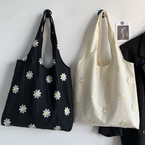 Embroidered canvas bag, mesh shopping bag, summer literary and art students traveling to class, street photography, hand-held cloth bag, drop shipping
