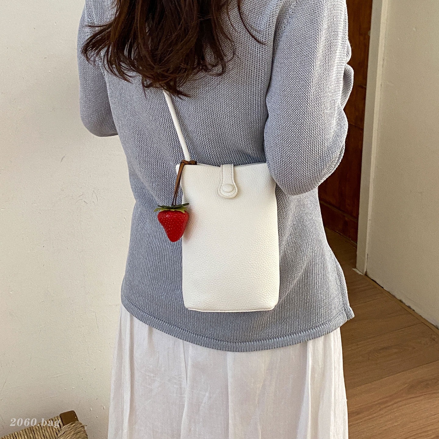 Nuevo mochila ligero verano 2026 teléfono móvil cuero suave versátil cubo de transporte mini mochila de hombro mujer estilo coreano