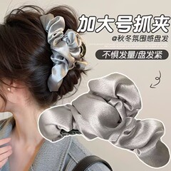 キラキラサテンのしわの大きいサイズは高級感があります。