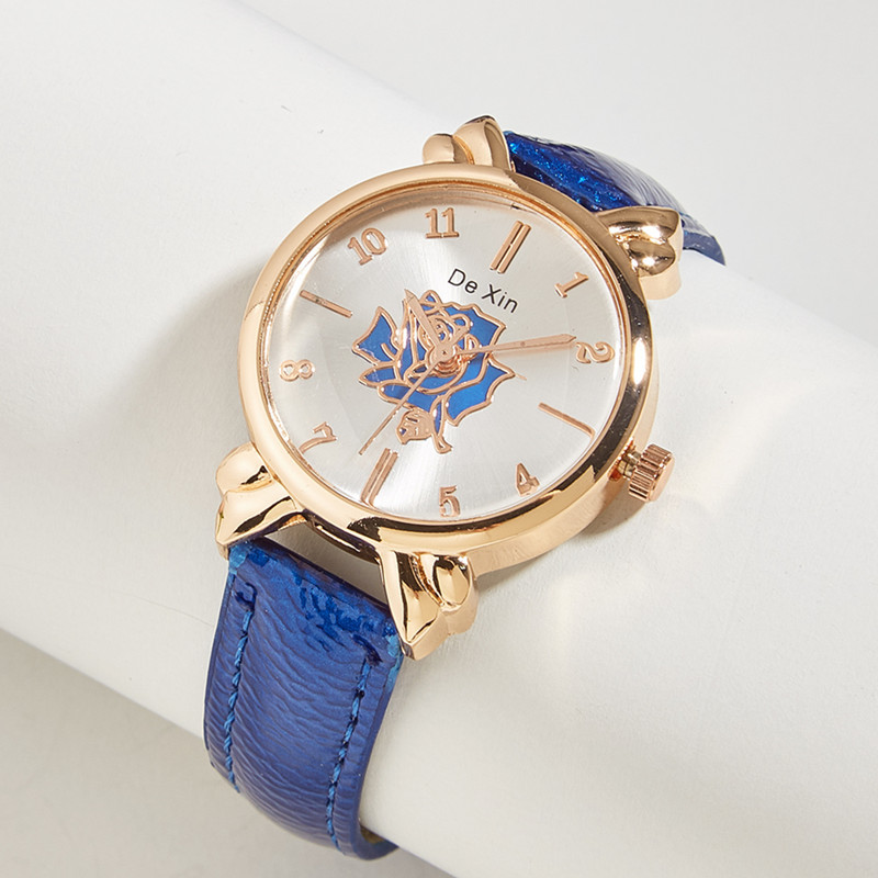 Tiktok nuevo estilo coreano de La Flor de las mujeres elegante reloj de cuarzo reloj de aleación de moda correa de las mujeres en stock al por mayor
