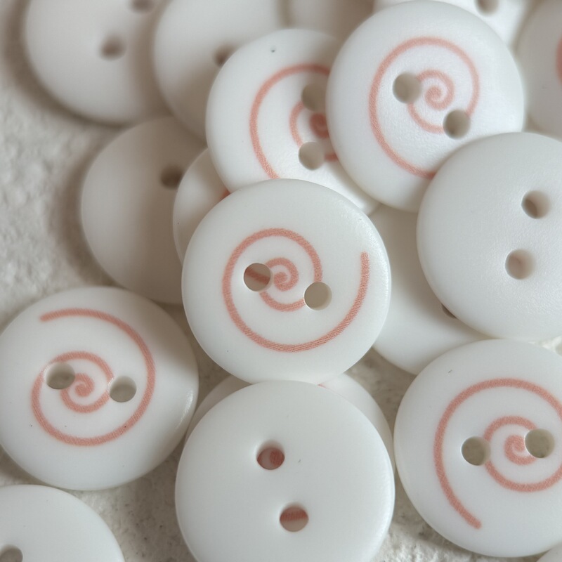 Pink fish-shaped cute two-hole resin vintage button 15mm shirt button for spring/summer cotton-linen jackets, handbags, and small garments