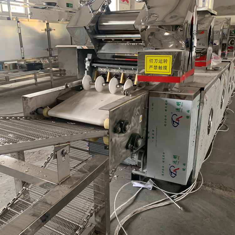 源头厂家优惠供应桶装小型方便面机器DC240