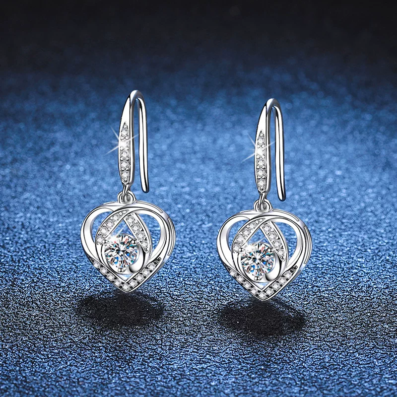 Earrings heart shaped, 0.6 carat