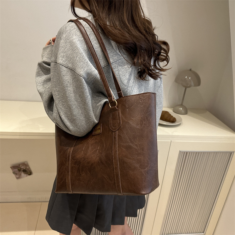 Bolsa de hombro de viaje retro de alto nivel, mujer, invierno 2024, nueva bolsa de mujer de trabajo, moda de bolsas Toto este año.