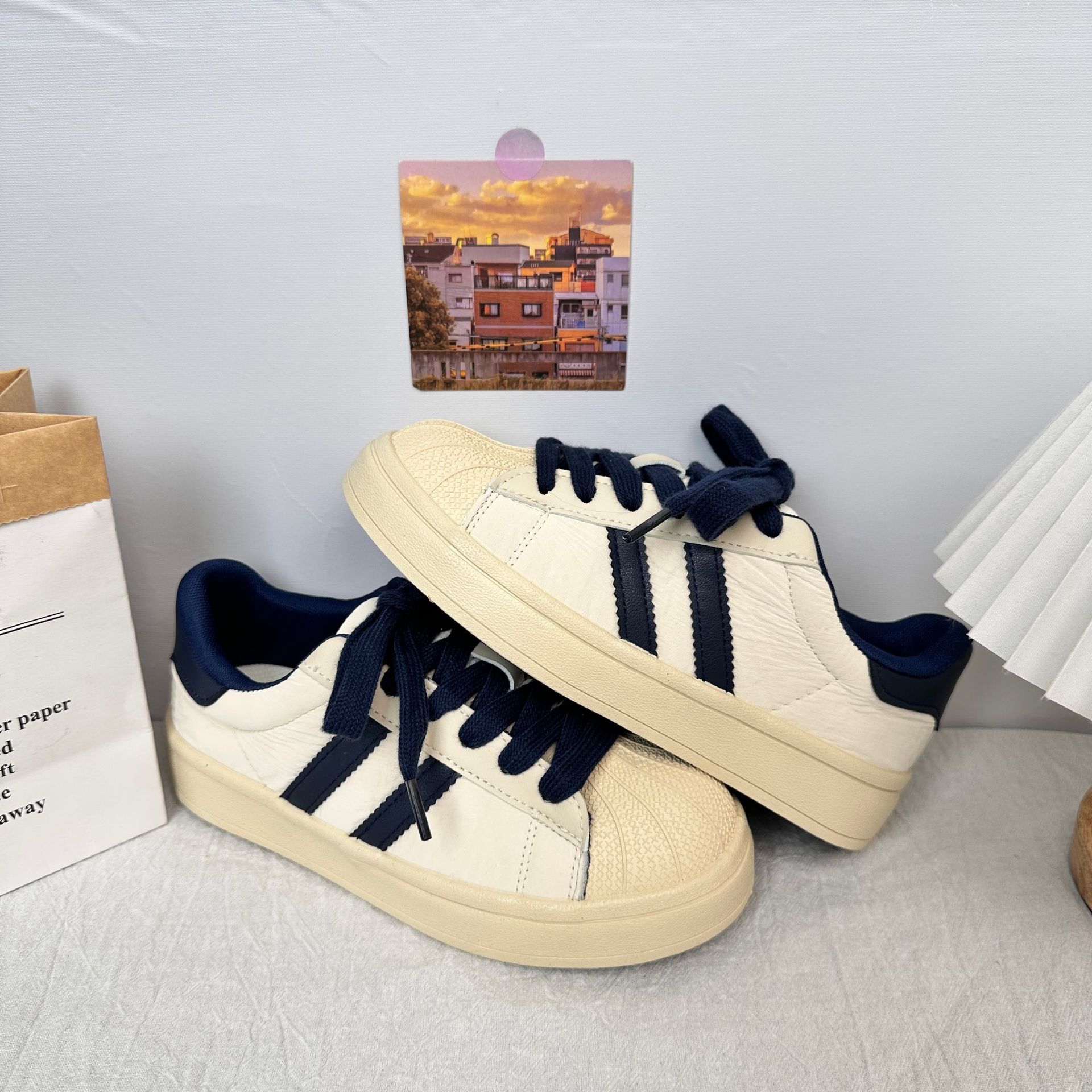 Yuanbo Shell Head Little White Shoes Mujer 2025 Primavera/Verano Nuevo Todo-fósforo Casual Ligero Zapatos de tabla para estudiantes coreanos Mujeres