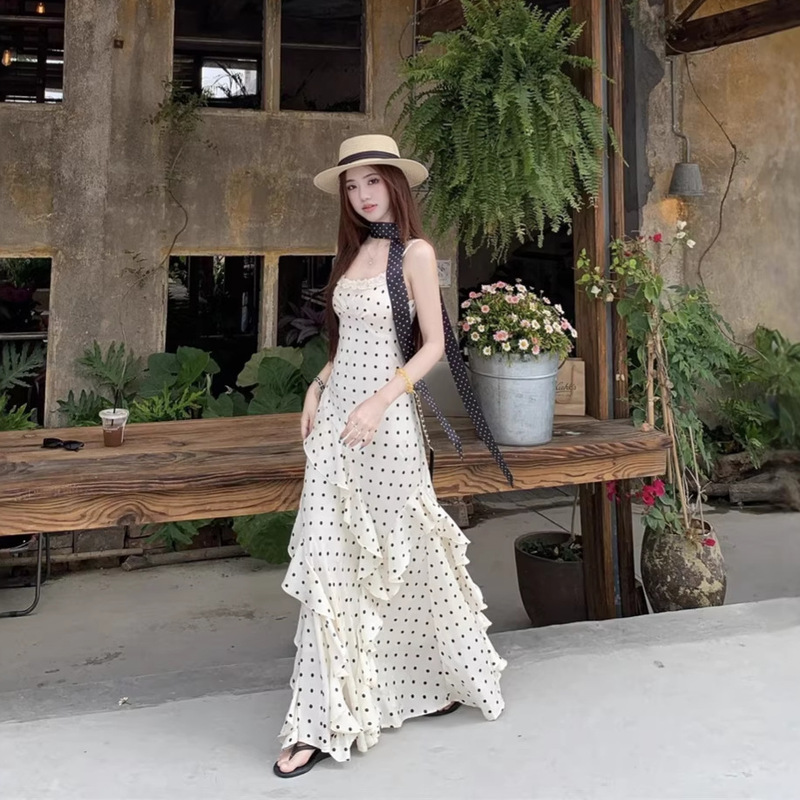 Resort-Style French Polka-Dot Suspender Dress for Women, Summer Ruffled Super-Fairy Dress, Slim-Fitting Waist-Cinching A-Line Long Dress