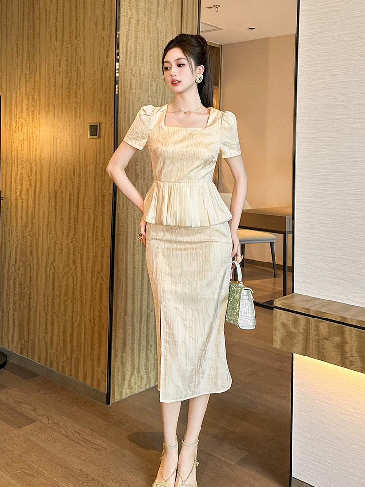 Đầm maxi nữ thắt eo cổ vuông phong cách Pháp, thiết kế chít eo che bụng giả hai tầng xẻ hông — Màu vàng mơ