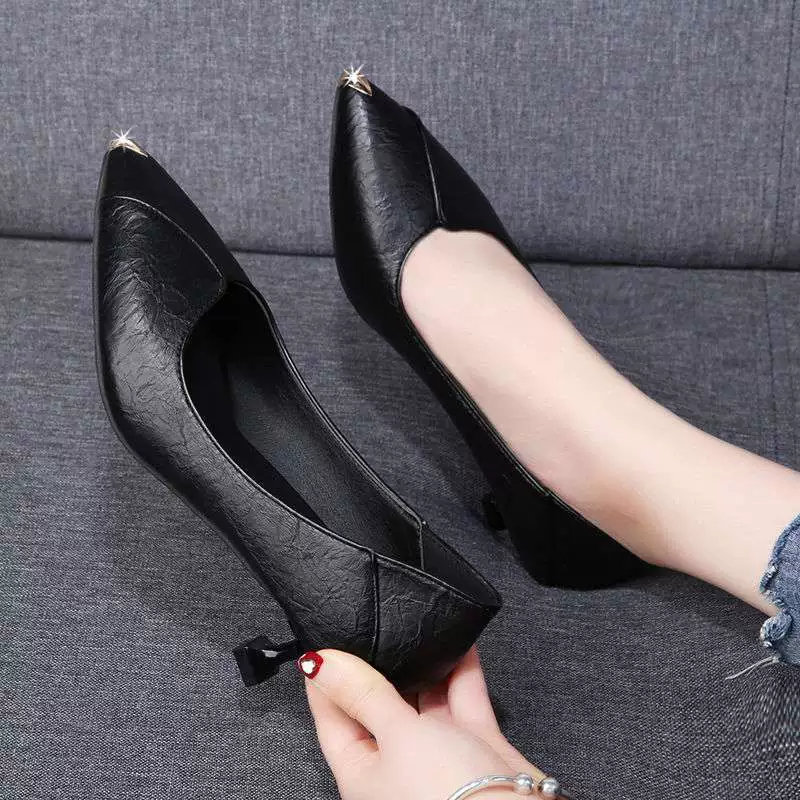 Женские туфли из натуральной мягкой кожи, весна 2025, новая модель, средний каблук, черные, маленькие кожаные туфли, профессиональные туфли на высоком каблуке, сексуальные туфли-стилето