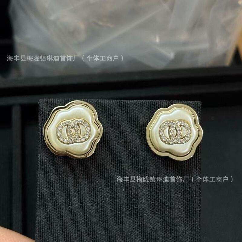 新款香家法式花朵名媛宫廷光面镶钻字母珍珠耳钉耳环耳饰品潮|undefined