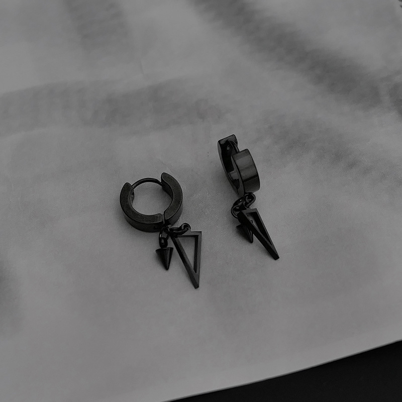 Boucles d'oreilles triangulaires tendance pour hommes, style punk minimaliste, en acier titane résistant à la décoloration, boucles d'oreilles pendantes uniques et polyvalentes_voghion.com