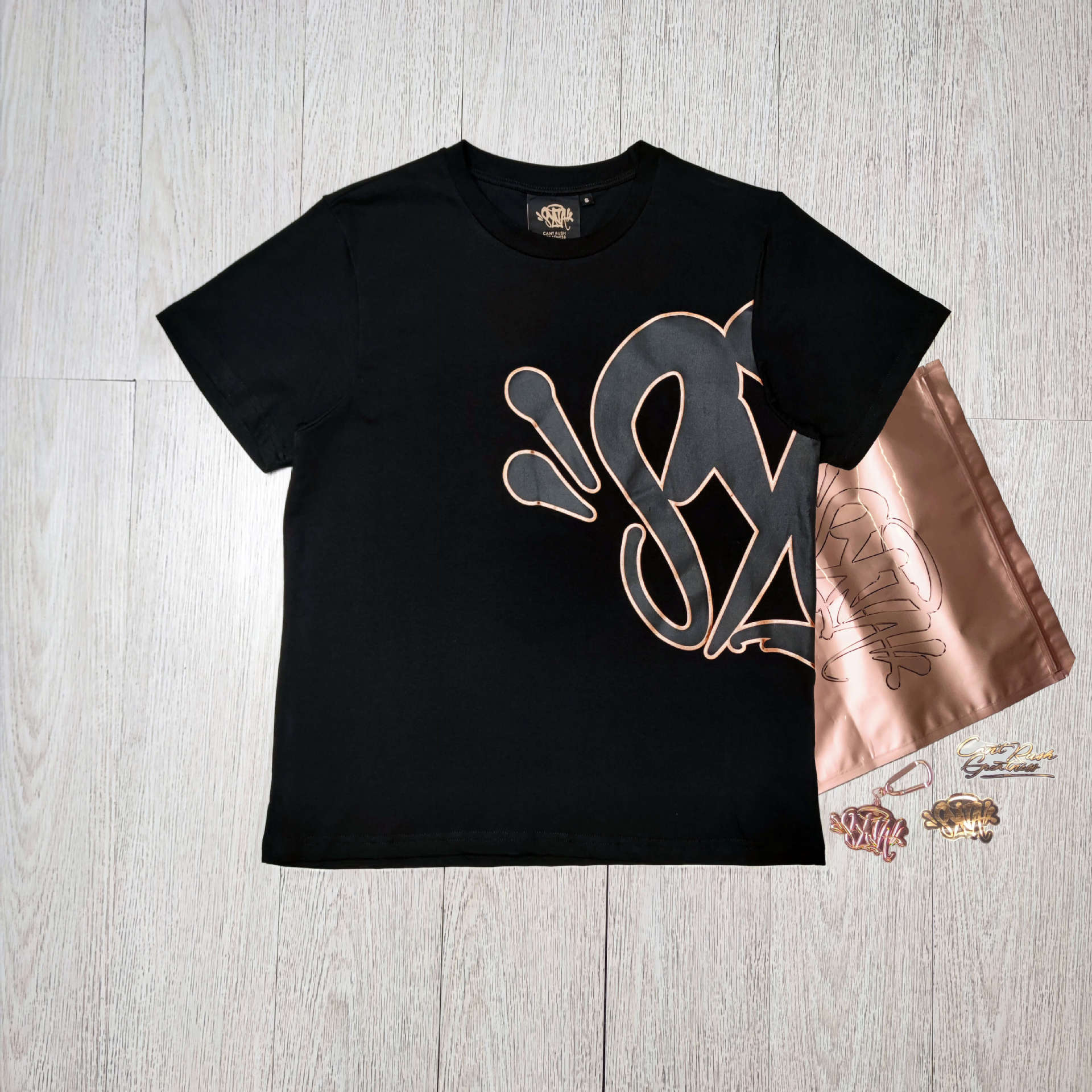 56 mangas cortas negras (accesorios + bolsos)