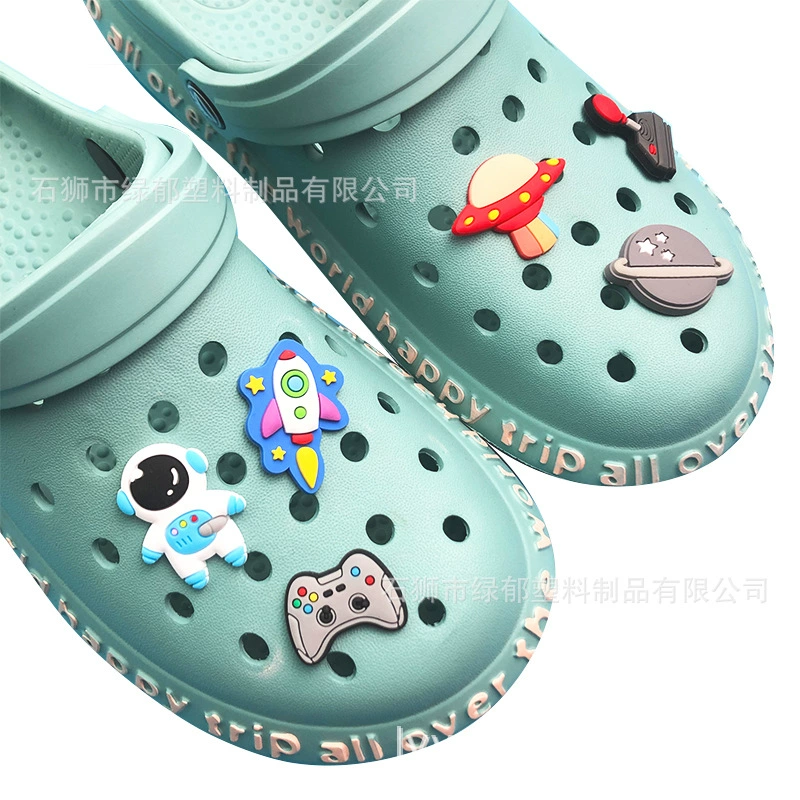 Космические медвежьи туфли ПВХ пряжка планеты космический корабль Jibbitz croC cave обувь