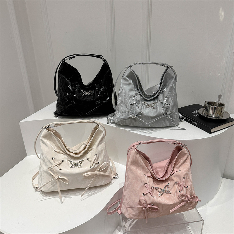 Capacious shoulder bag