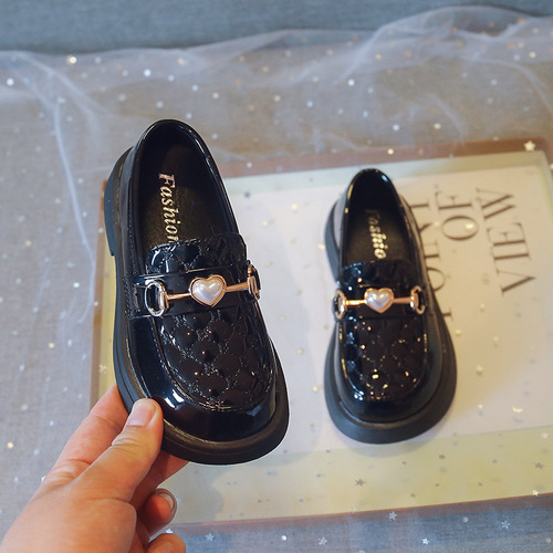 Girls' small leather shoes 2024 spring new style little girls' soft-soled metal buckle shoes children's non-slip lightweight black shoes