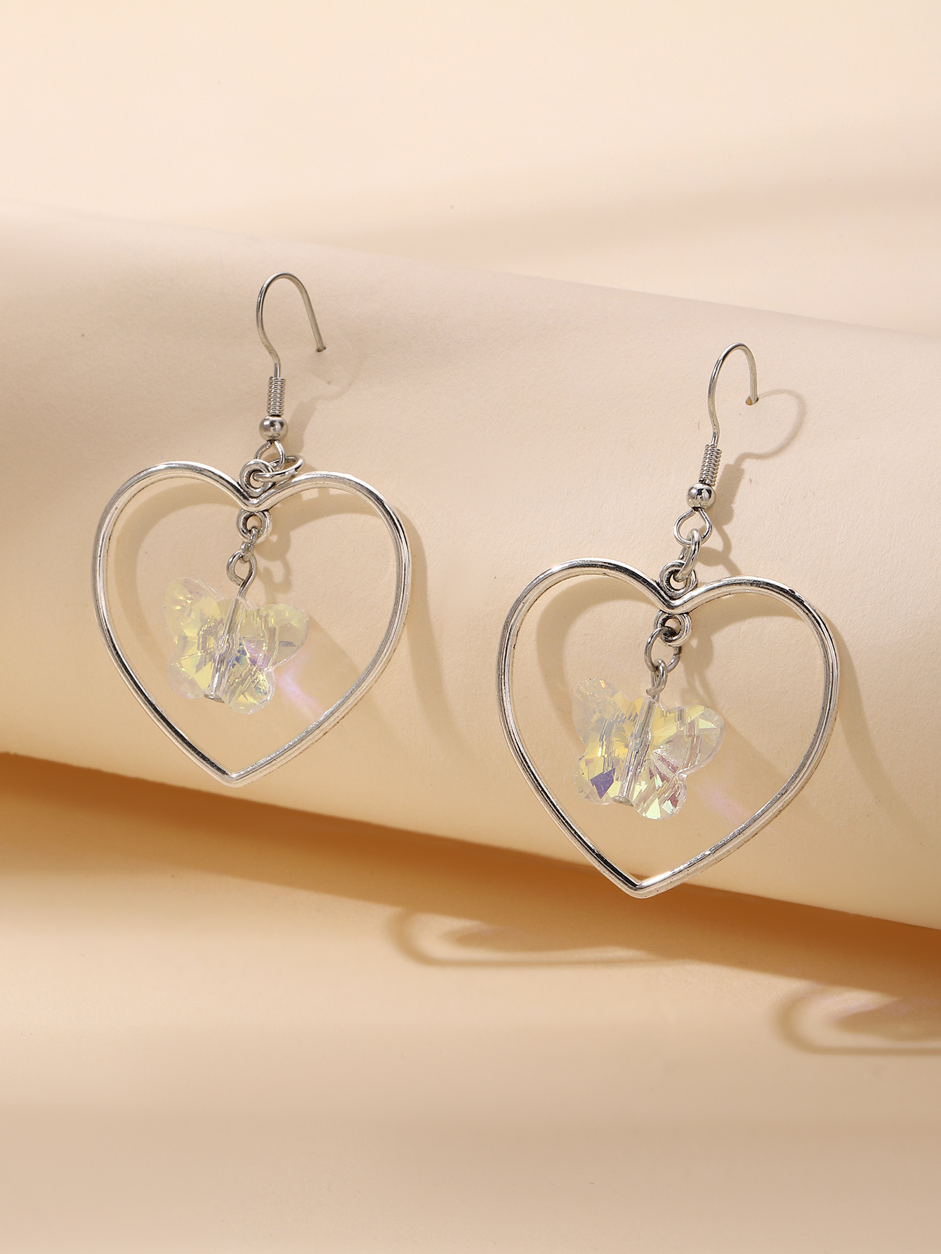 Sucré Forme De Cœur Papillon Alliage Cristal Évider Femmes Boucles D'oreilles display picture 3