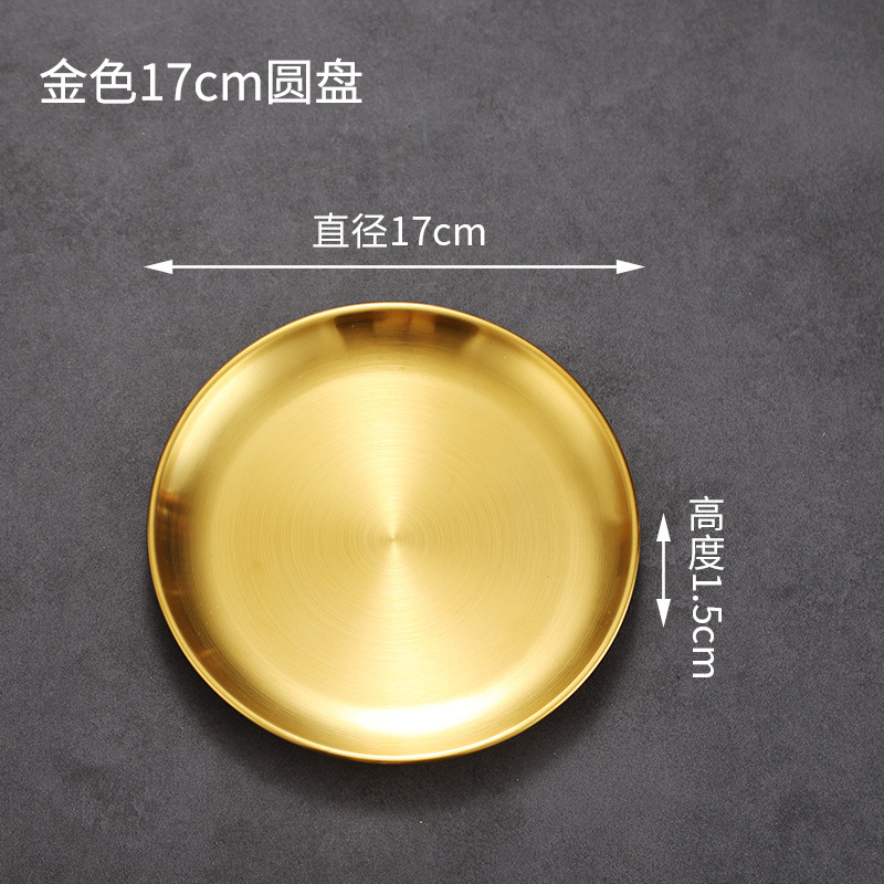 韓国式ステンレス焼肉食器鍋みそ皿に調味料皿をつけて金色の箸を並べます。|undefined