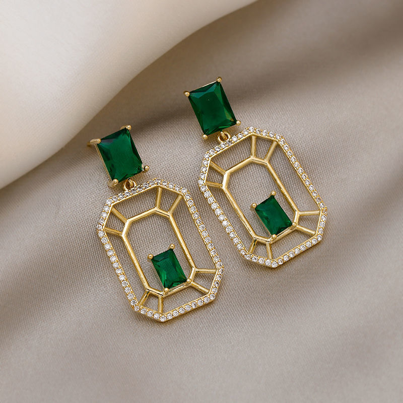 Pendientes de camelia de simulación de aguja de plata Pendientes elegantes retro francés Pendientes de todo fósforo de moda personalizada