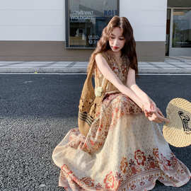 法式度假风印花背心连衣裙女2026夏季新款巨好看宽松显瘦绝美长裙