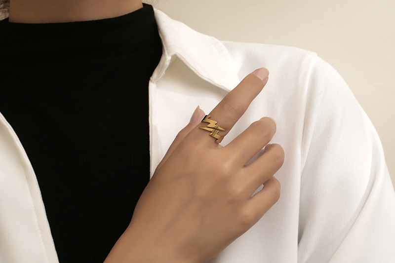 6g Weight Rings Classification 11, 12, 6 Ring Size 1 Piece Quantity Holiday, Daily Occasion Titanium Steel Material Lightning Pattern Men's Gender Polishing Design Simple Style Style Simple Style Lightning Titanium Steel Polishing Men's Rings 无