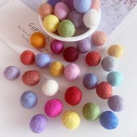 2026包邮1.5厘米彩色羊毛毡球球DIY手工制作饰品配件毛球吊坠马年