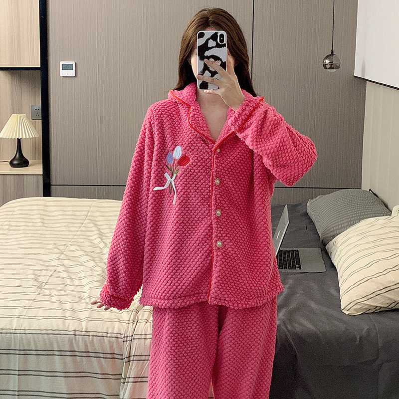 Al por mayor transfronterizo pijamas de invierno y otoño de franela para mujeres, cardiganes cálidos con solapa, lindos conjuntos de ropa de hogar